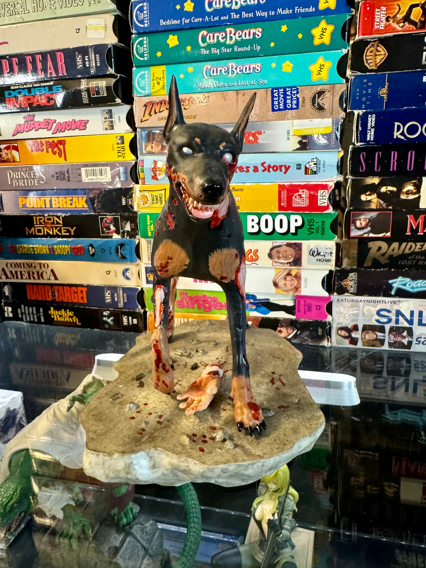 Hollywood Collectibles Group Resident Evil Zombie Dog Statue SDCC EXCLUSIVE #360/750