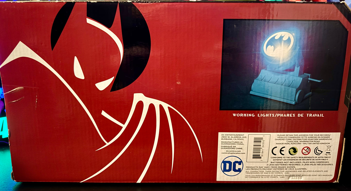 DC Collectibles Animated Series Batman & Robin Action Figure with Bat-Signal