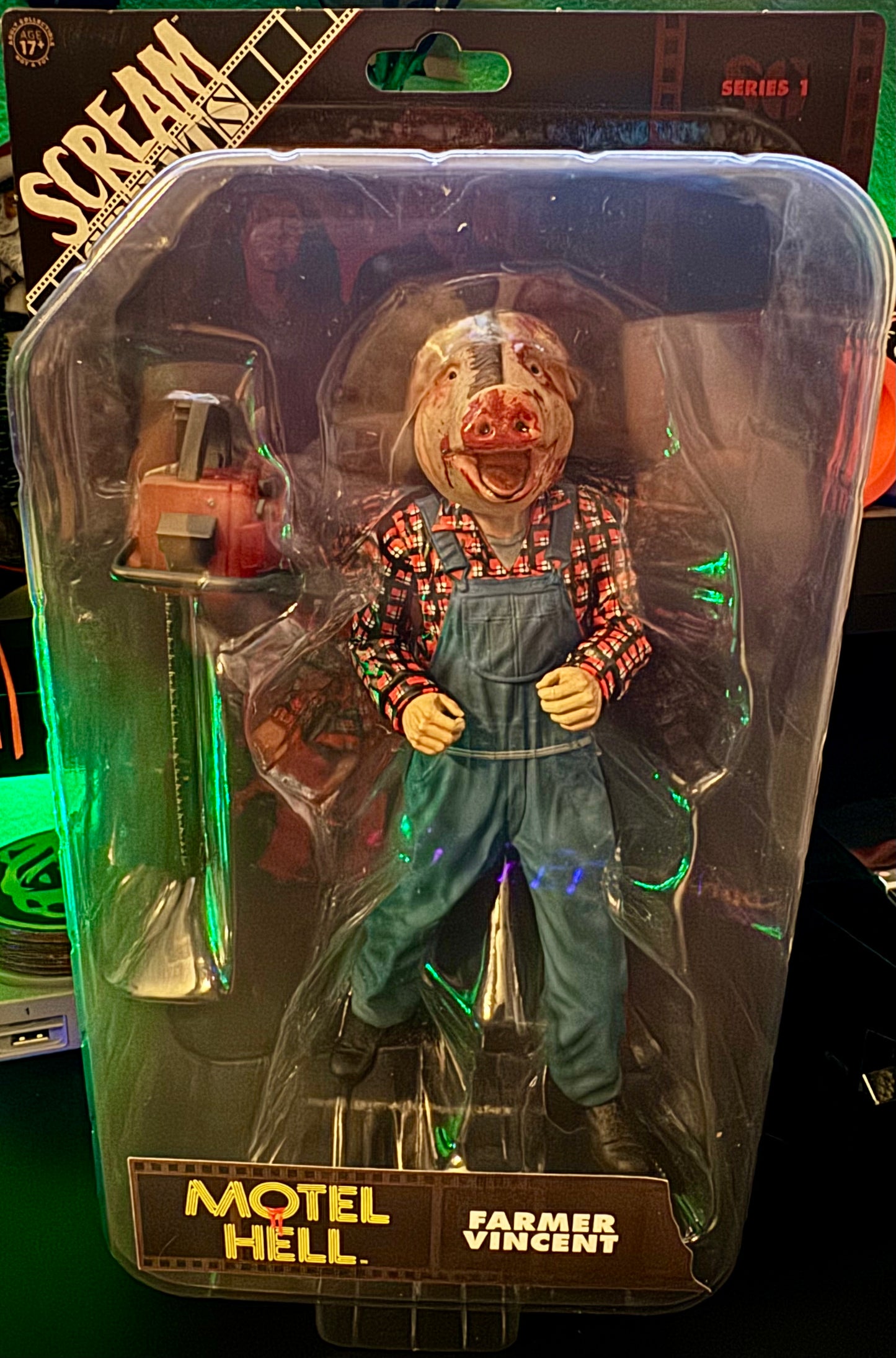 SCREAM GREATS - MOTEL HELL - FARMER VINCENT 8" FIGURE