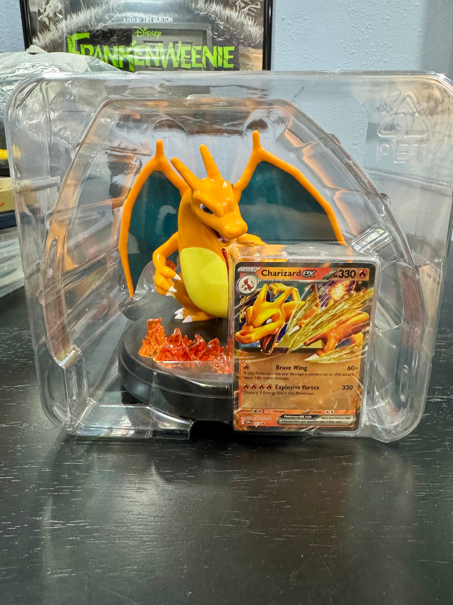 Charizard Super Premium Collection Statue & Promo Card