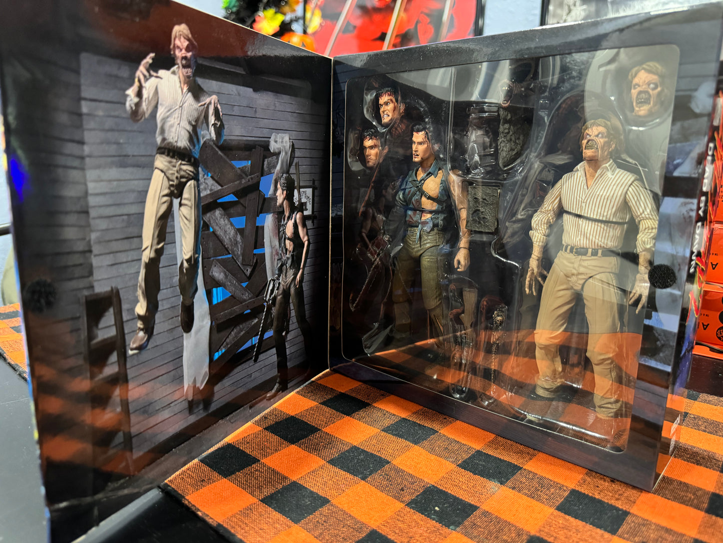 NECA Evil Dead 2 (30th Anniversary) Boxed Set - Hero Ash & Deadite Ed