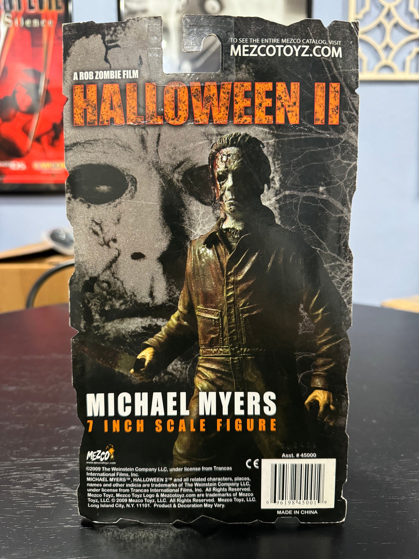 Mezco Toys - Rob Zombie's Halloween II Action Figure - MICHAEL MYERS