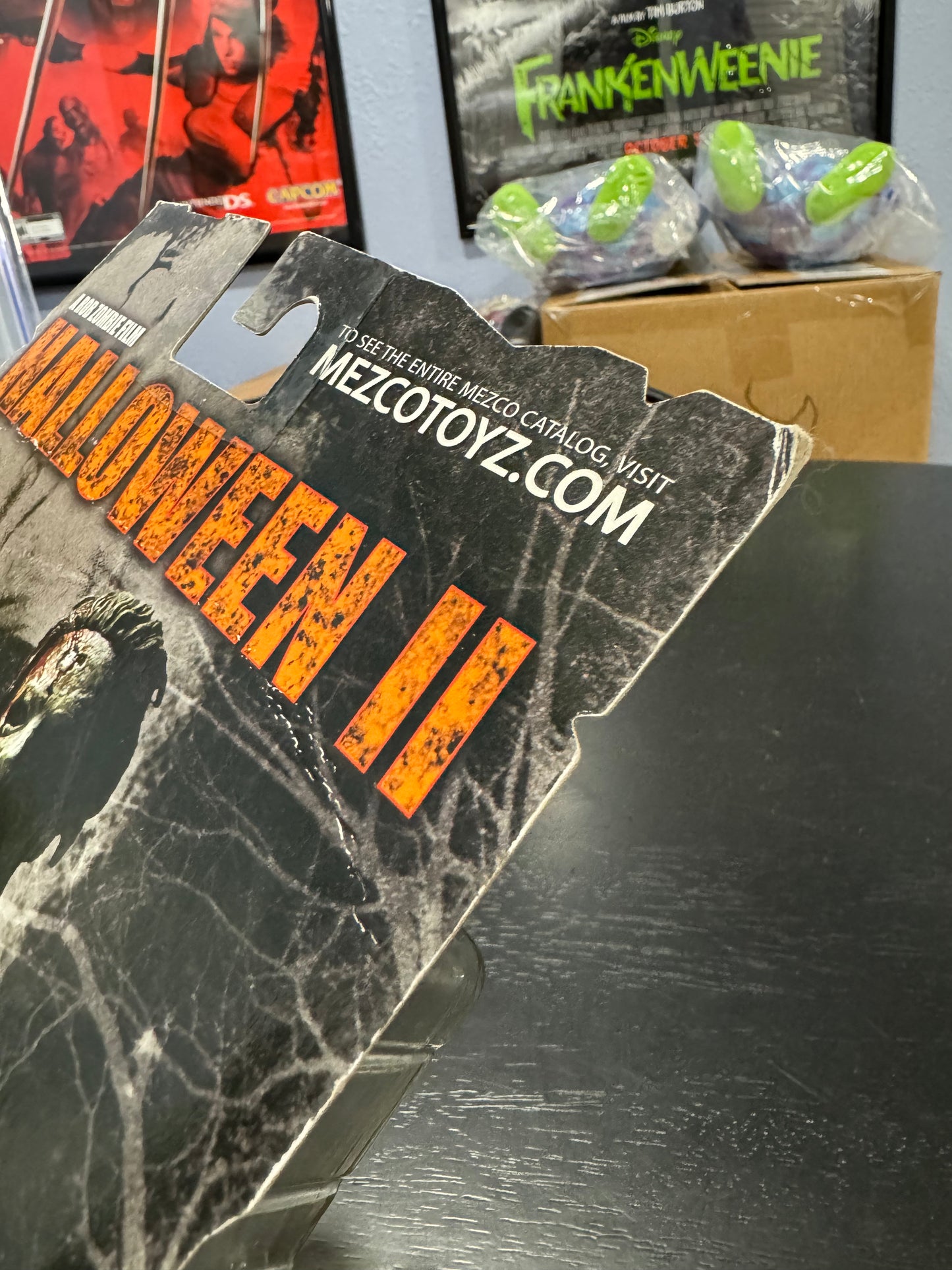 Mezco Toys - Rob Zombie's Halloween II Action Figure - MICHAEL MYERS