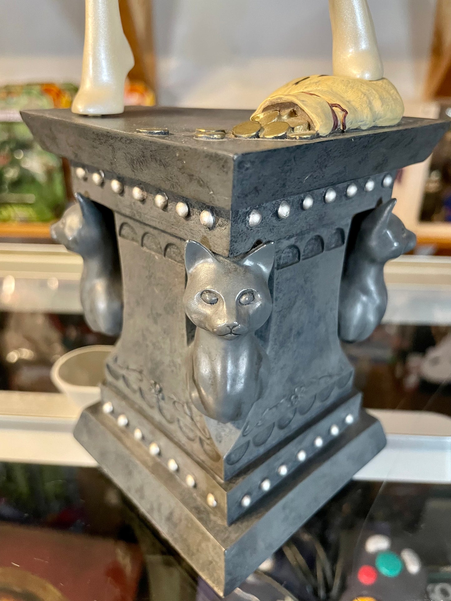 MARVEL Premier Collection Retro Black Cat Statue by Clayburn Moore