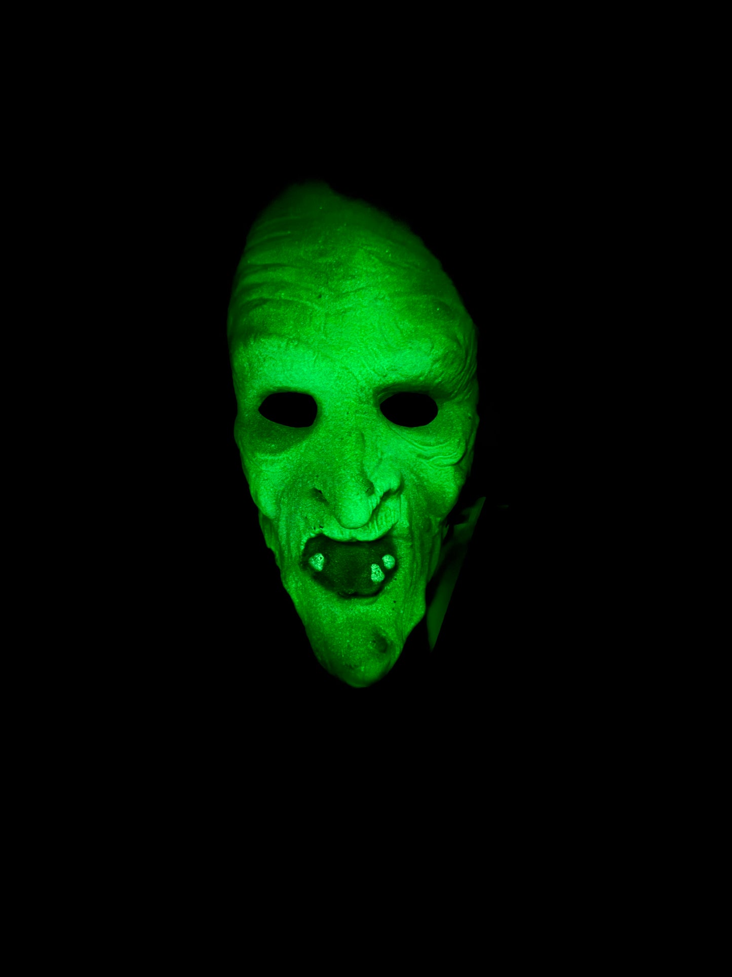 HALLOWEEN III SEASON OF THE WITCH - GLOW IN THE DARK WITCH MASK