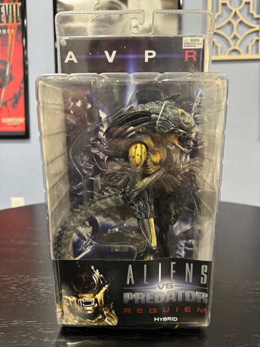 NECA AVP - Aliens vs Predator Requiem Hybrid Open Mouth Figure