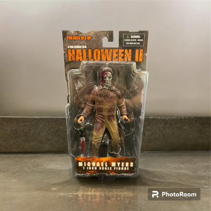 Mezco Toys - Rob Zombie's Halloween II Action Figure - MICHAEL MYERS