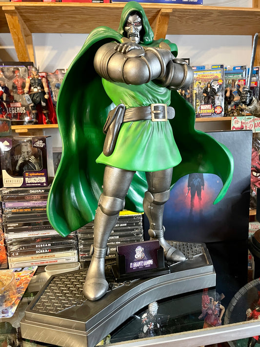 Hollywood Collectibles Group Marvel Vs. Capcom 3 Doctor Doom 1:4 Scale Statue